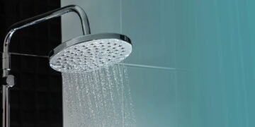 Quantos banhos por semana são suficientes após os 60 anos? Médicos explicam