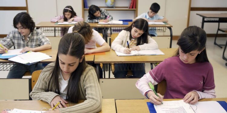 Escola fechadas dia 08/09 (Créditos: depositphotos.com / Focusarg)