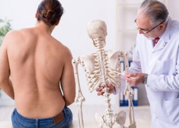 Exercícios certos podem evitar cirurgia em casos de escoliose leve