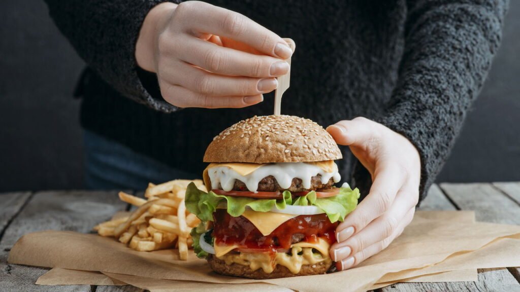 Receita de hambúrguer artesanal que transforma qualquer refeição