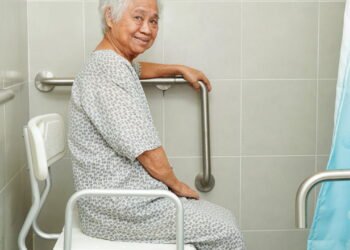 Quantos banhos por semana são ideais depois dos 65 anos?