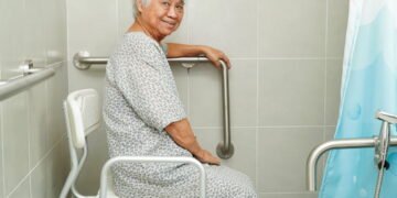 Quantos banhos por semana são ideais depois dos 65 anos?