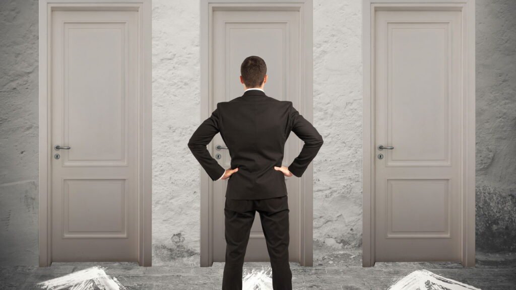 Você trava na hora de tomar alguma decisão? Entenda o que está por trás da indecisão