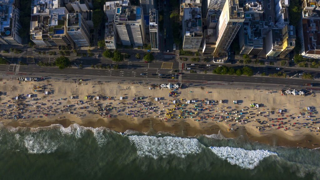 As praias urbanas mais bonitas do Brasil que encantam o mundo
