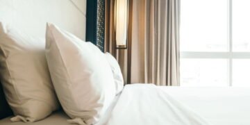 A técnica de grandes hotéis para ter lençóis perfeitamente limpos e impressionar