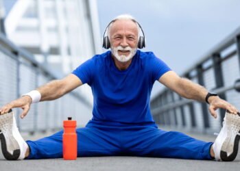 Caminhar é ótimo depois dos 60 anos, mas especialistas recomendam praticar este exercício