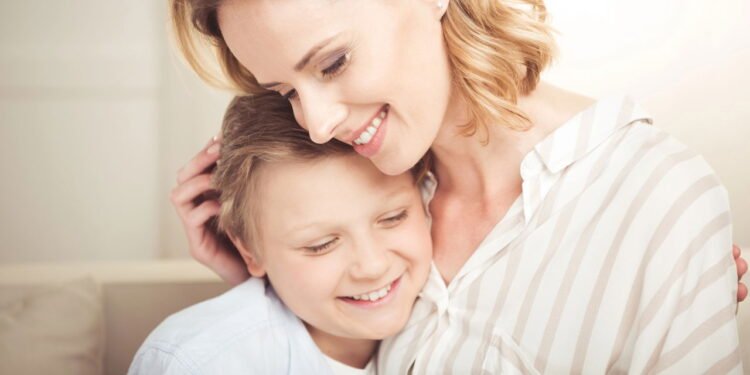 mãe de menino - Créditos: depositphotos.com / GeneGlavitsky