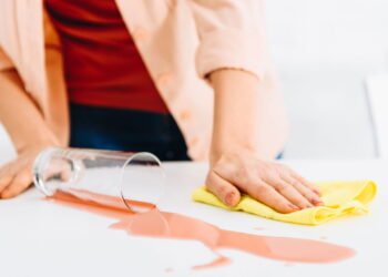 O truque que está salvando vestidos manchados de vinho