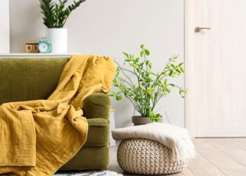 Como usar manta para sofá e criar um ambiente aconchegante