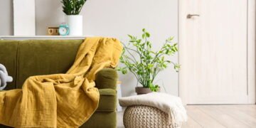 Como usar manta para sofá e criar um ambiente aconchegante