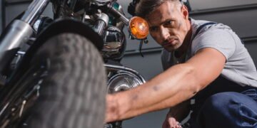 Sua moto tá avisando que vai quebrar, mas você finge que não