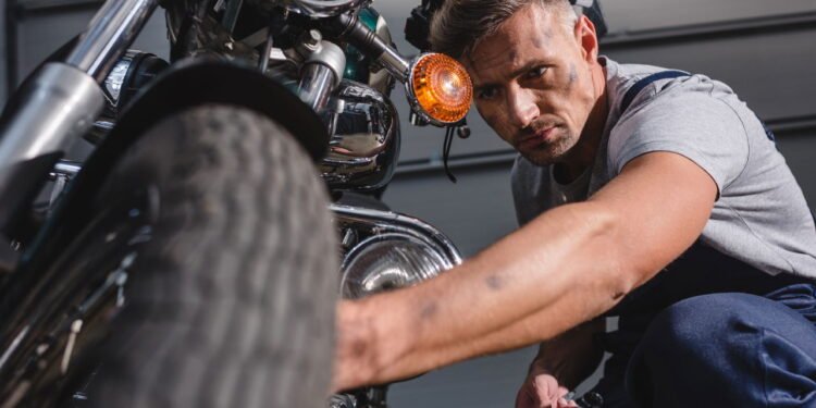 Sua moto tá avisando que vai quebrar, mas você finge que não