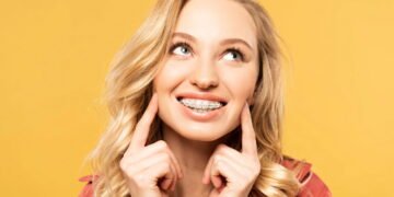 Colocar a mão na boca