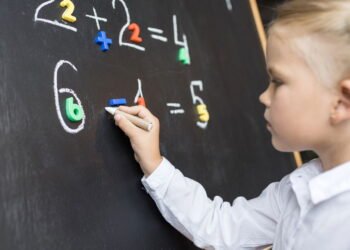 Quanto é (5 + 5) × 5 ÷ 5 + 5 poucos acertam o resultado