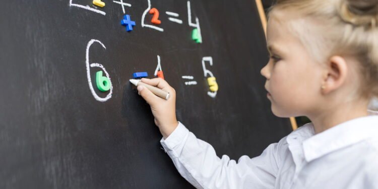 Quanto é (5 + 5) × 5 ÷ 5 + 5 poucos acertam o resultado