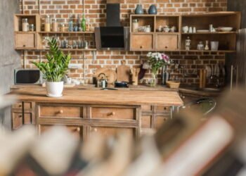 Conheça o truque secreto com noz que faz seus móveis arranhados voltarem a vida