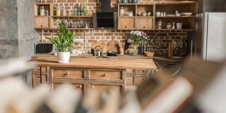 Conheça o truque secreto com noz que faz seus móveis arranhados voltarem a vida