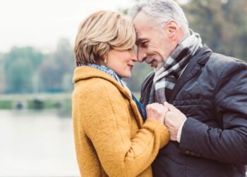 Cada linha no rosto após os 50 anos pode ser um marco de autoestima e evolução