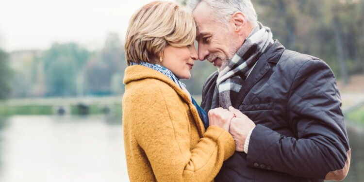 Cada linha no rosto após os 50 anos pode ser um marco de autoestima e evolução