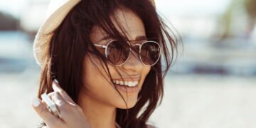 O melhor modelo de óculos de sol para mulheres acima dos 50 anos