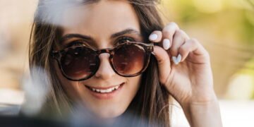 O melhor modelo de óculos de sol para mulheres acima dos 50 anos