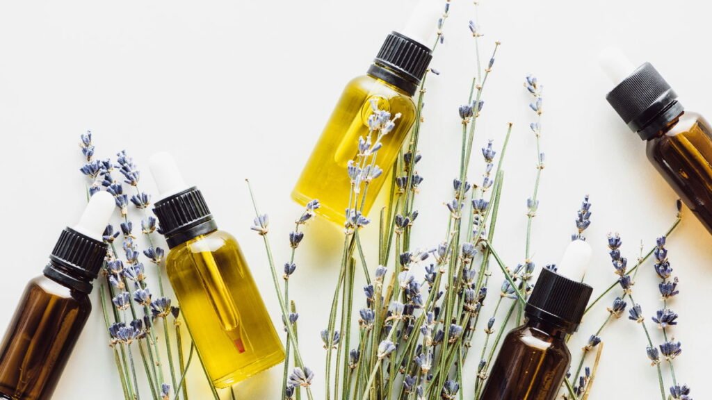 Melhores formas de usar óleo de lavanda para relaxar e dormir com tranquilidade