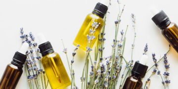 Melhores formas de usar óleo de lavanda para relaxar e dormir com tranquilidade