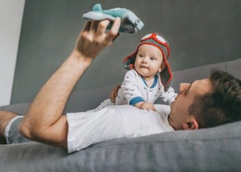 Pais terão 30 dias de licença! O impacto na economia do lar