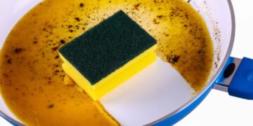 O truque infalível para tirar a gordura das panelas em segundos