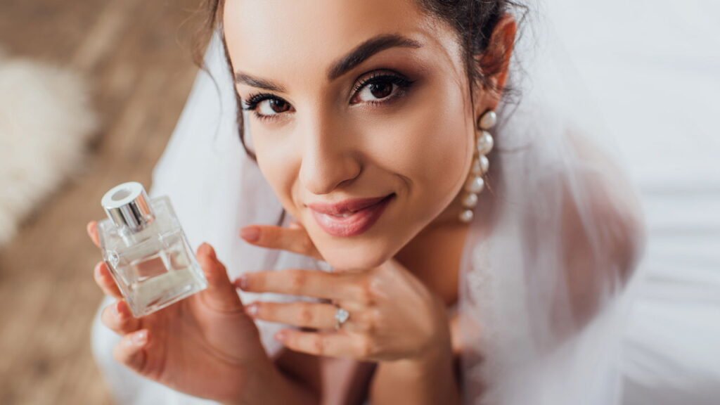 Truques simples para fazer seu perfume durar o dia todo