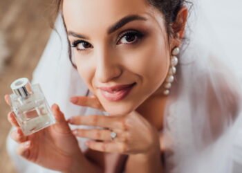 Truques simples para fazer seu perfume durar o dia todo