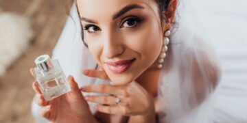 Truques simples para fazer seu perfume durar o dia todo