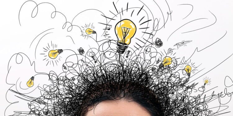 Cabeça cheia de pensamentos - síndrome da mente acelerad