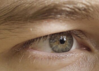 O que o piscar dos olhos revela sobre ansiedade e emoções escondidas