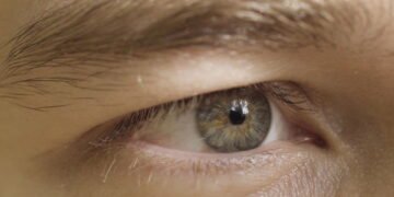 O que o piscar dos olhos revela sobre ansiedade e emoções escondidas