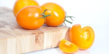 Tomate-cereja amarelo