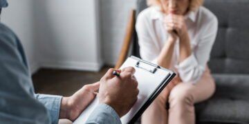 Psicologa explica por que mesmo com terapia sentimos estresse