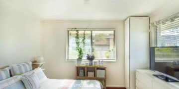 Como deixar seu quarto elegante e confortável sem gastar muito