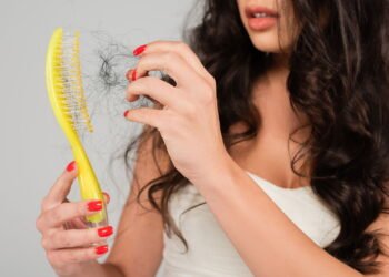 Inclua esses alimentos na sua rotina e acabe com a queda de cabelo