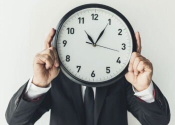 O que significa ficar vendo horas iguais no relógio?