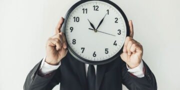 O que significa ficar vendo horas iguais no relógio?