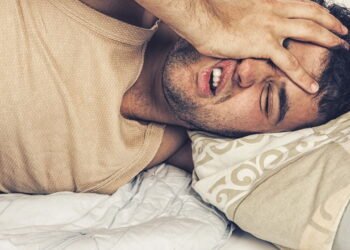 Sonhar com dentes caindo