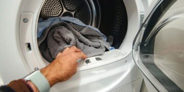 O erro comum que muitos cometem com toalhas "é assim que você deve lavá-las", segundo especialistas