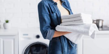 O erro comum que muitos cometem: “Com que frequência as toalhas devem ser lavadas?”