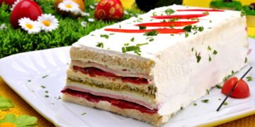 Torta salgada de pão de forma une praticidade e sabor caseiro