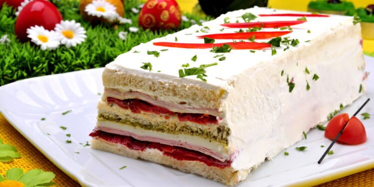 Torta salgada de pão de forma une praticidade e sabor caseiro