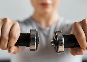 Como ganhar força e resistência com exercícios fáceis sem utilizar equipamentos