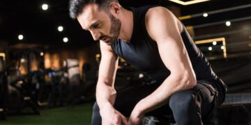 O que acontece se você parar de pagar a academia sem cancelar o contrato