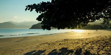 Essas ilhas brasileiras vão fazer você querer viajar ainda esse mês