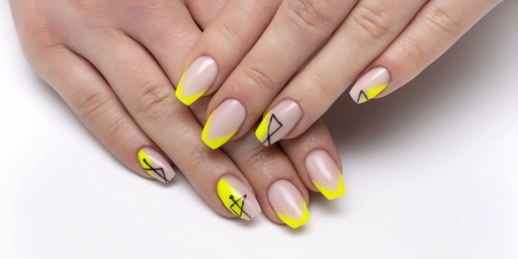 Unhas neon - Créditos: depositphotos.com / dina.shuba25.gmail.com